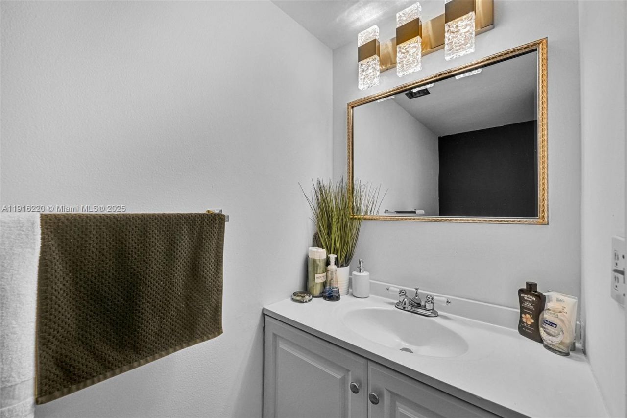 400 Leslie Dr, Unit 605, Hallandale Beach, FL 33009 Photo