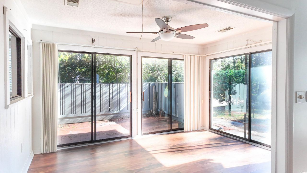 958 Oakwood Ln. Photo 3