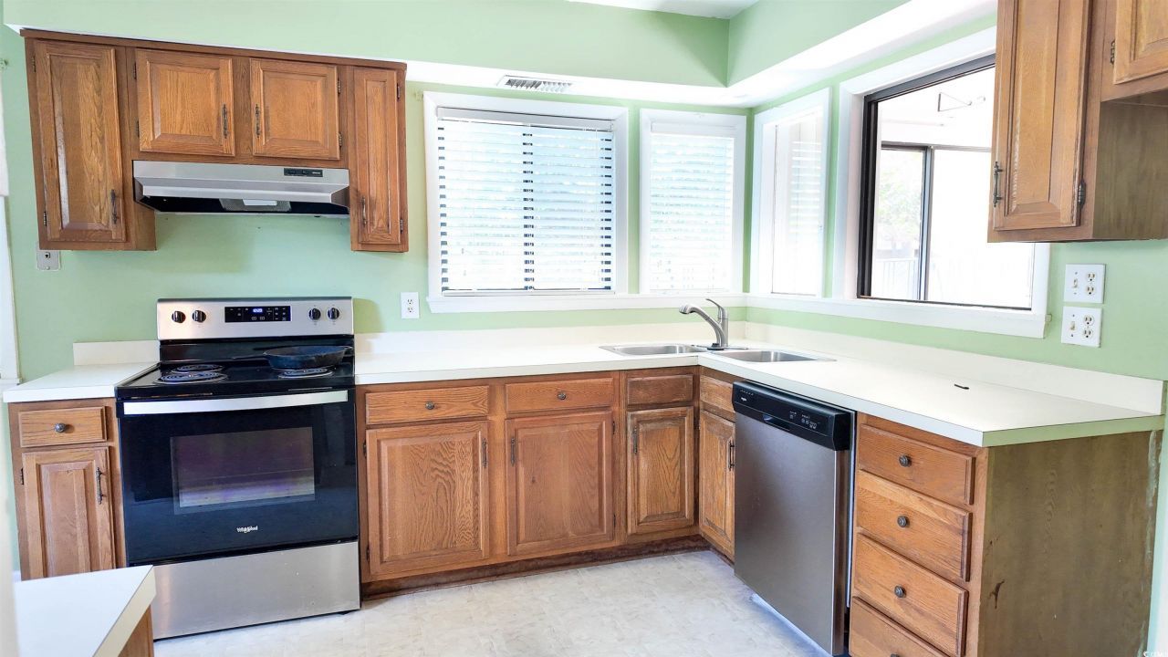 958 Oakwood Ln. Photo 4