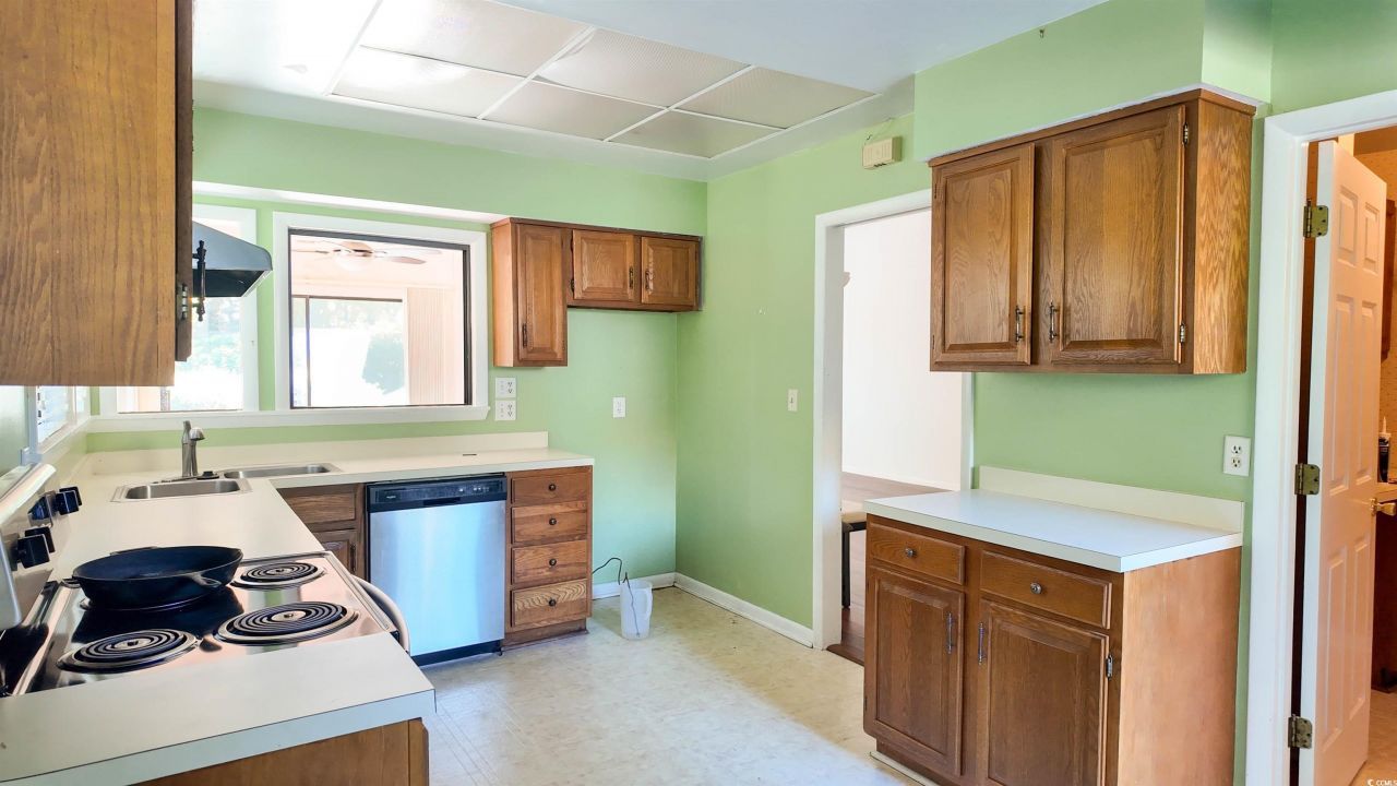 958 Oakwood Ln. Photo 5