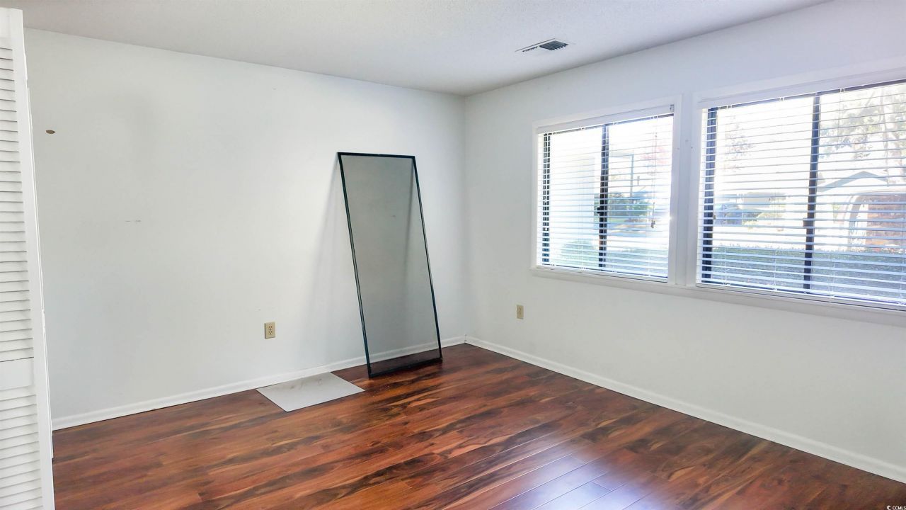 958 Oakwood Ln. Photo 6