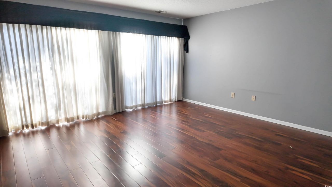 958 Oakwood Ln. Photo 9