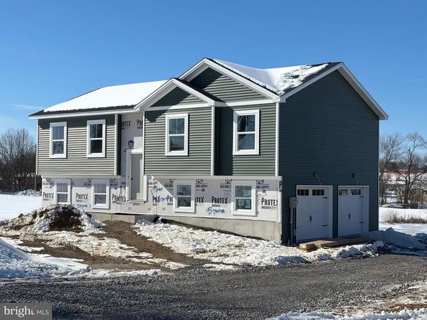 107 MEADOWCREEK DRIVE N, CHAMBERSBURG, PA 17202