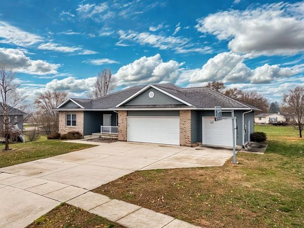 200 Pheasant Lane, Hudson, IA 50643