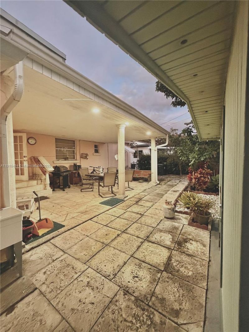 5850 SW 13th Ter, West Miami, FL 33144 Photo