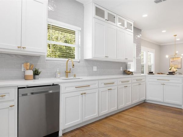 813 Elsbeth Street, Dallas, TX 75208