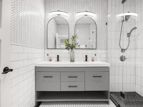 813 Elsbeth Street, Dallas, TX 75208