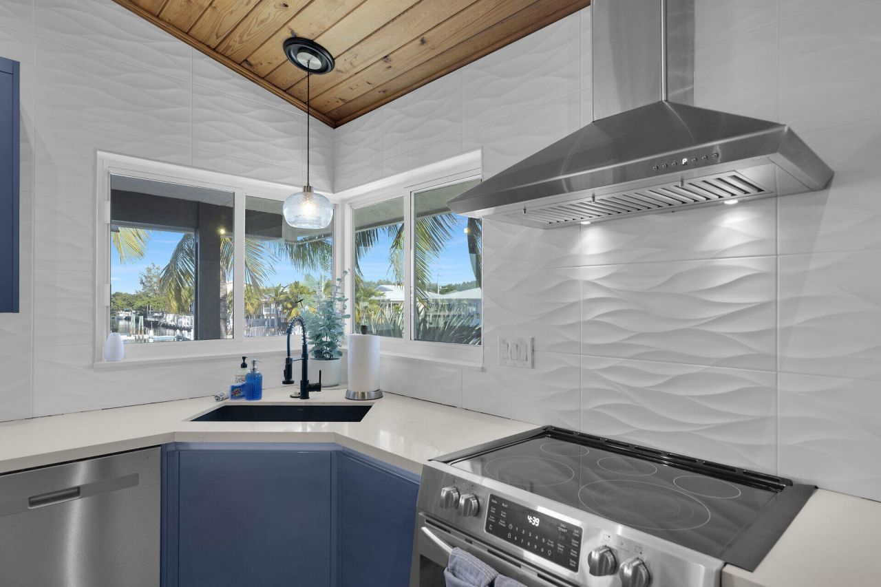 123 W Bruce Court, Marathon, FL 33050 Photo