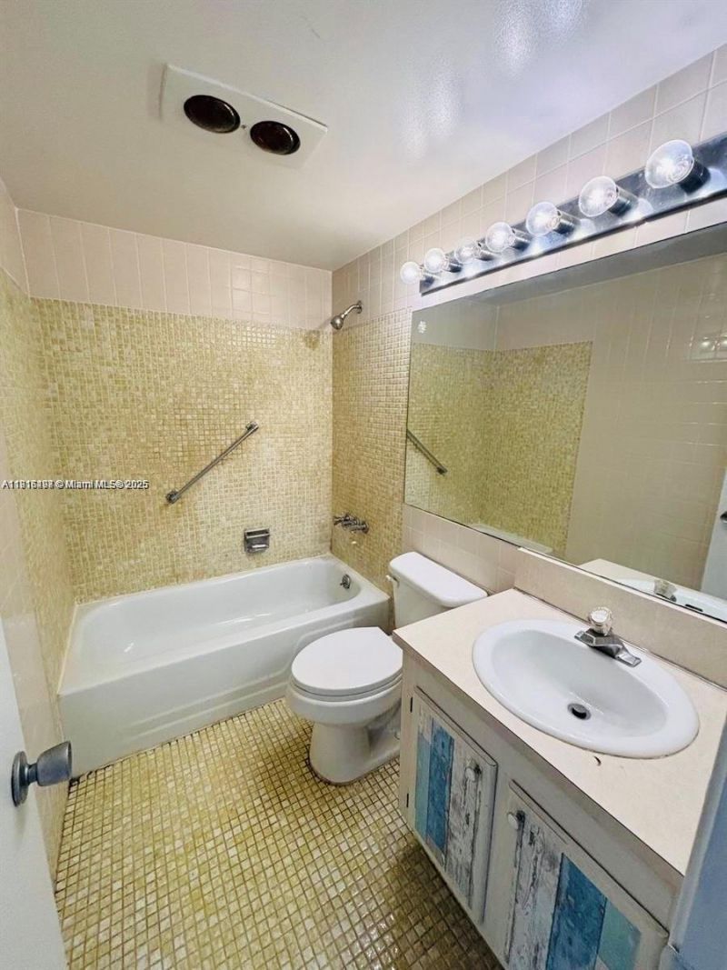 119 Salisbury, Unit E, West Palm Beach, FL 33417 Photo
