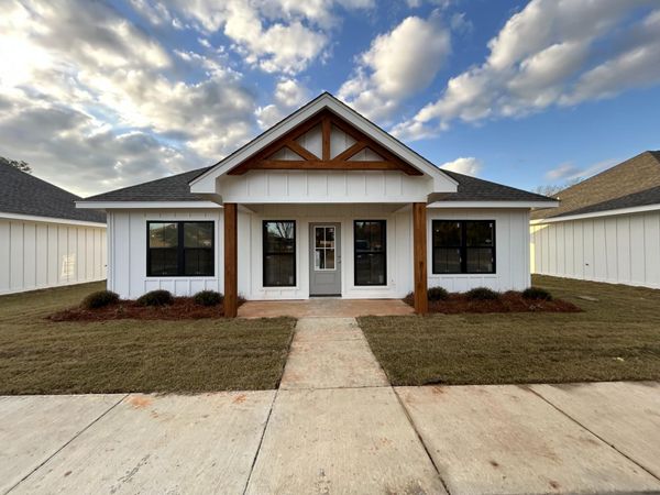 46-100 W Center St, Ackerman, MS 39735