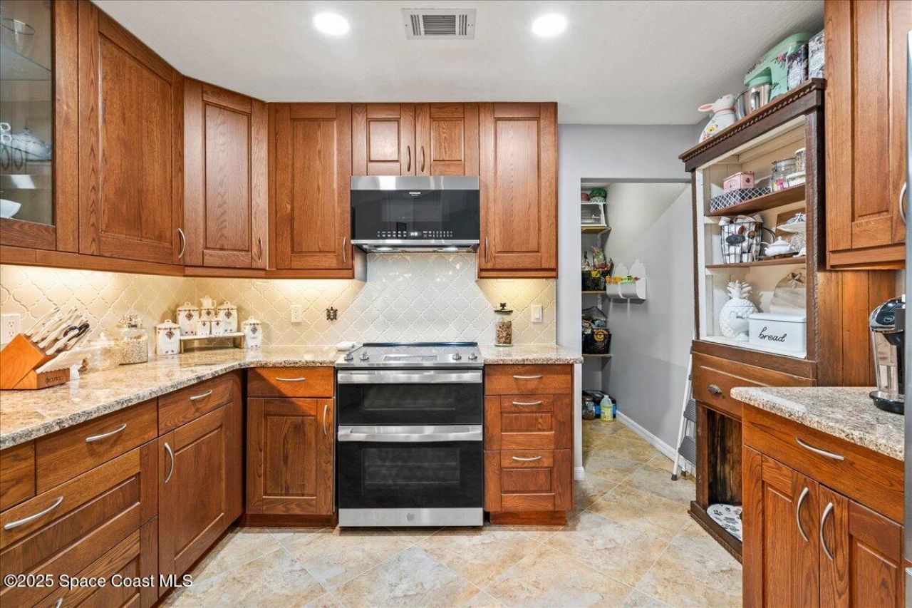 910 Brookshire Circle, Malabar, FL 32950 Photo