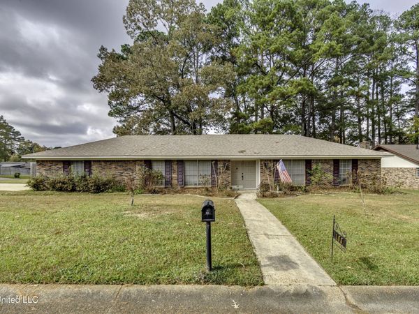 100 Fairdale Place, Brandon, MS 39042