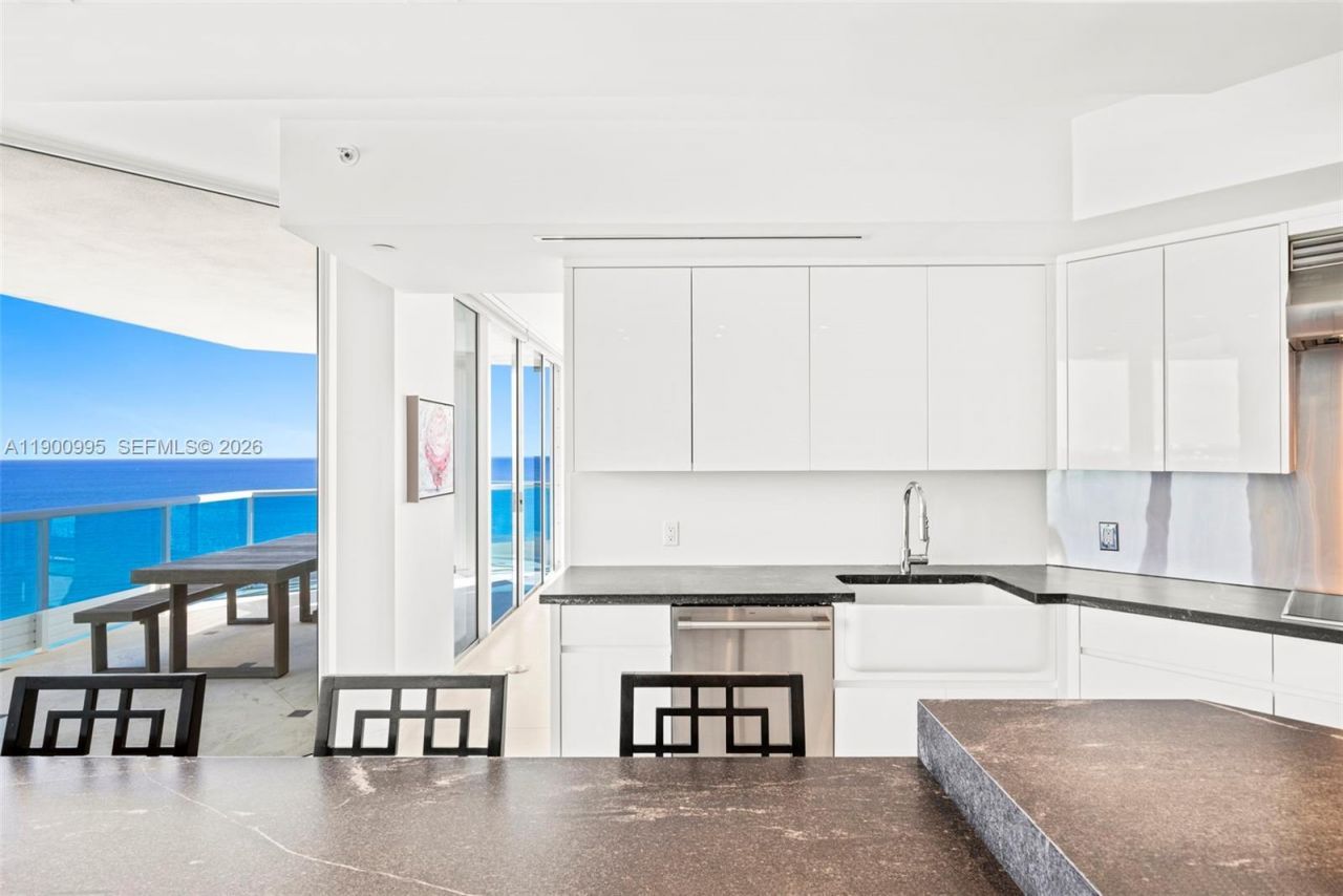 5025 Collins Ave, Unit 2409, Miami Beach, FL 33140 Photo