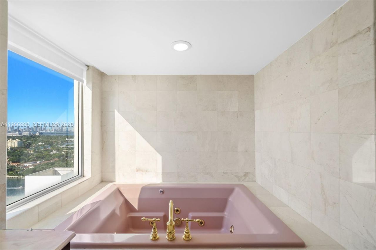 5025 Collins Ave, Unit 2409, Miami Beach, FL 33140 Photo