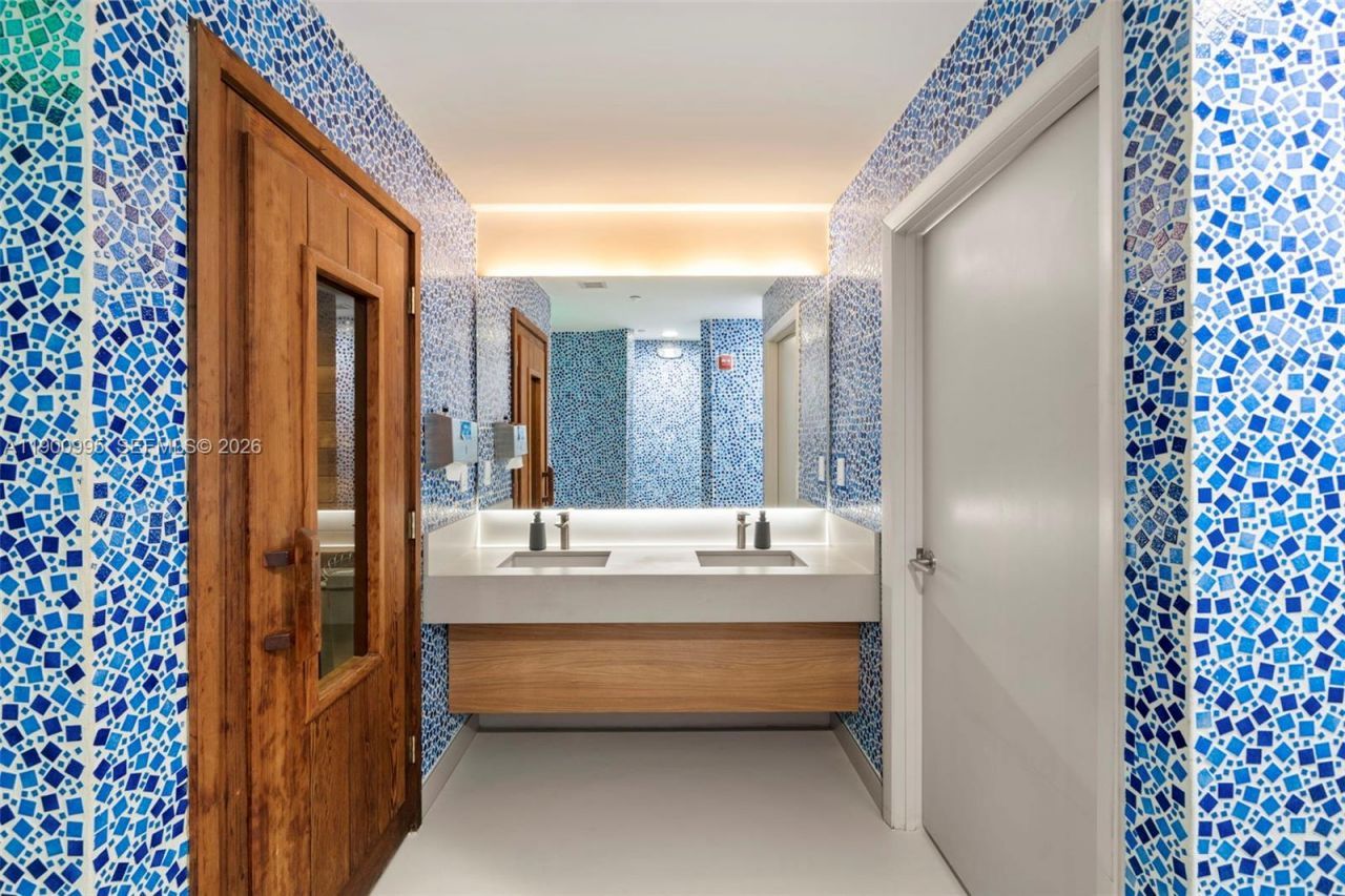 5025 Collins Ave, Unit 2409, Miami Beach, FL 33140 Photo