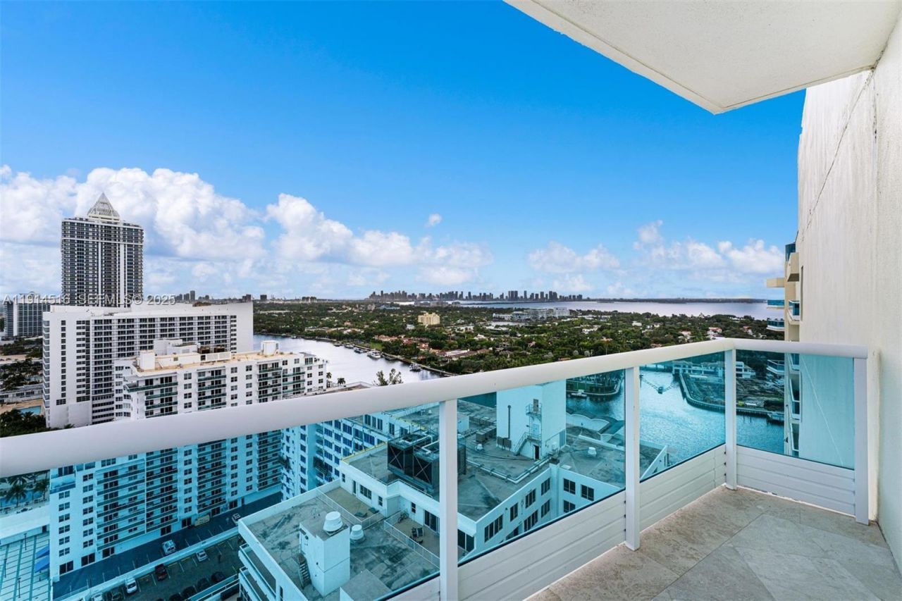 5025 Collins Ave, Unit PH-1, Miami Beach, FL 33140 Photo