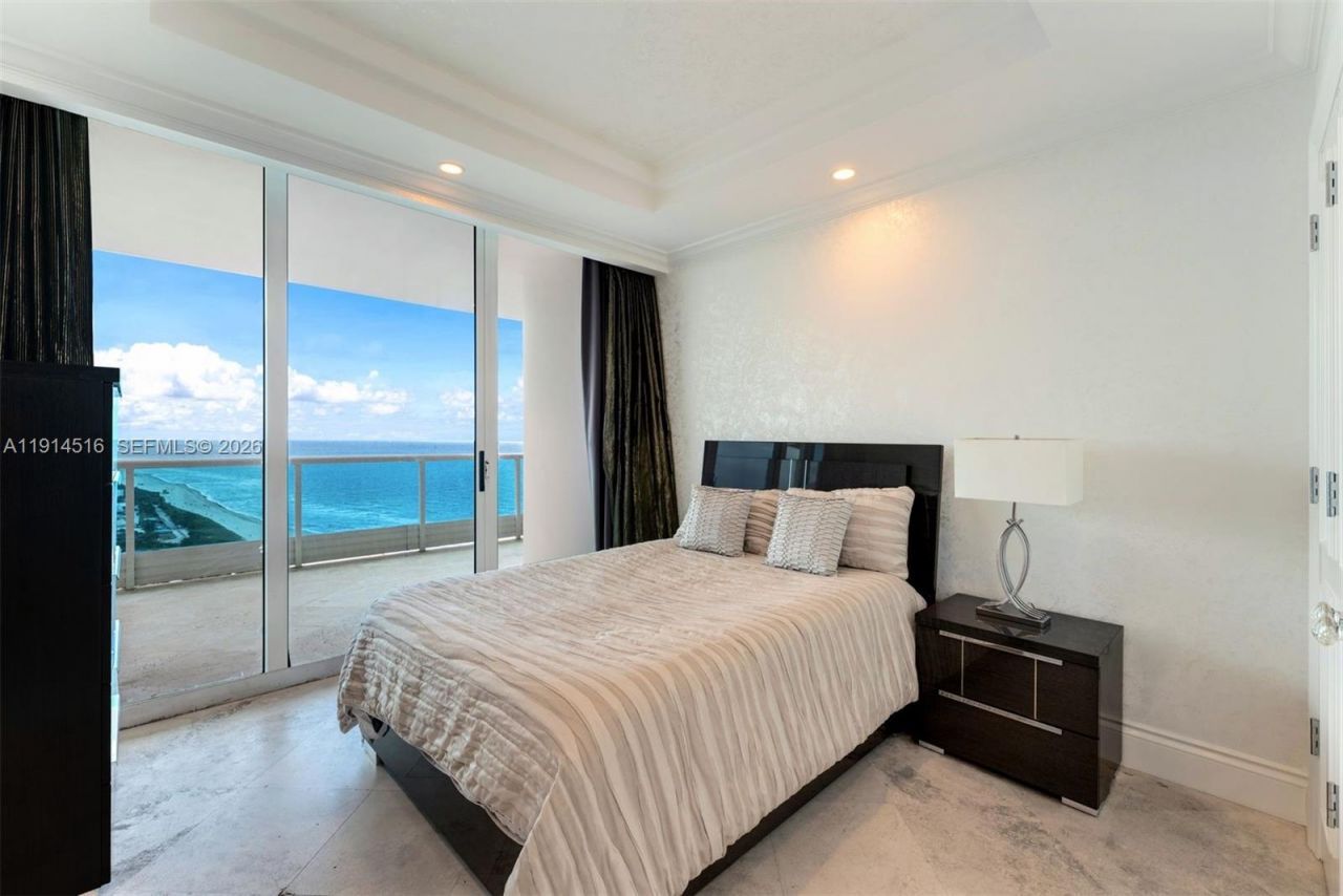 5025 Collins Ave, Unit PH-1, Miami Beach, FL 33140 Photo
