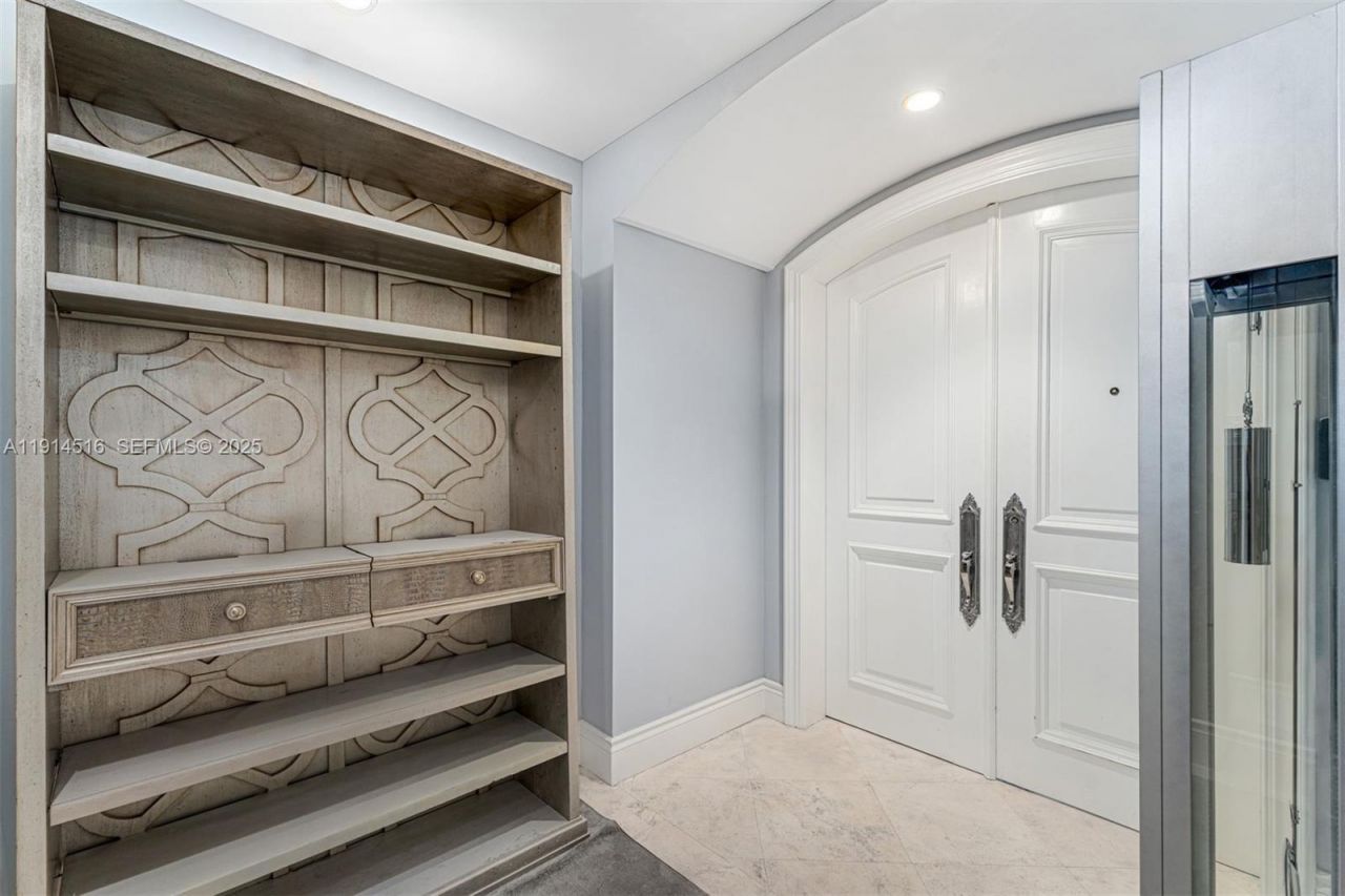 5025 Collins Ave, Unit PH-1, Miami Beach, FL 33140 Photo