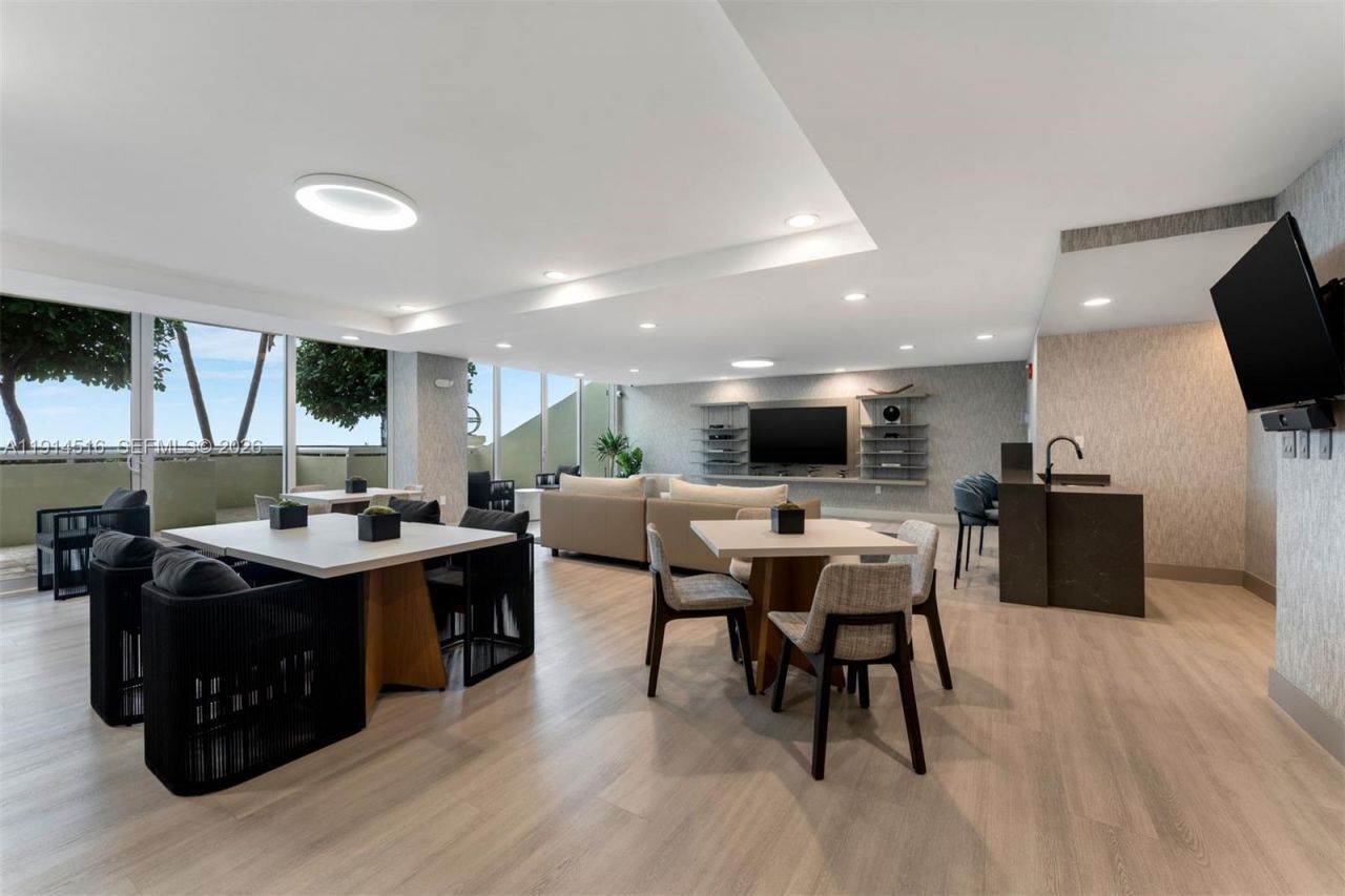 5025 Collins Ave, Unit PH-1, Miami Beach, FL 33140 Photo