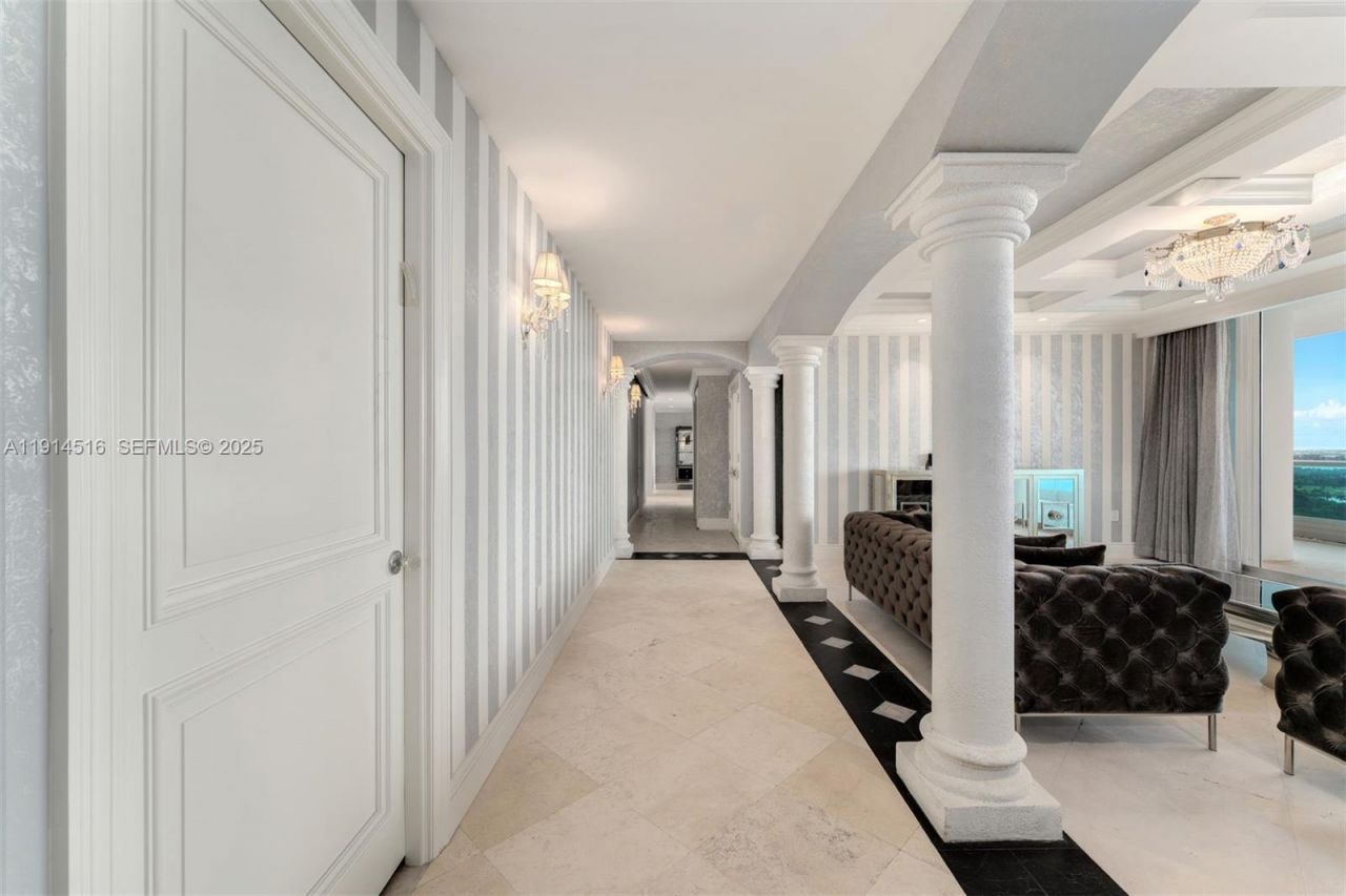 5025 Collins Ave, Unit PH-1, Miami Beach, FL 33140 Photo