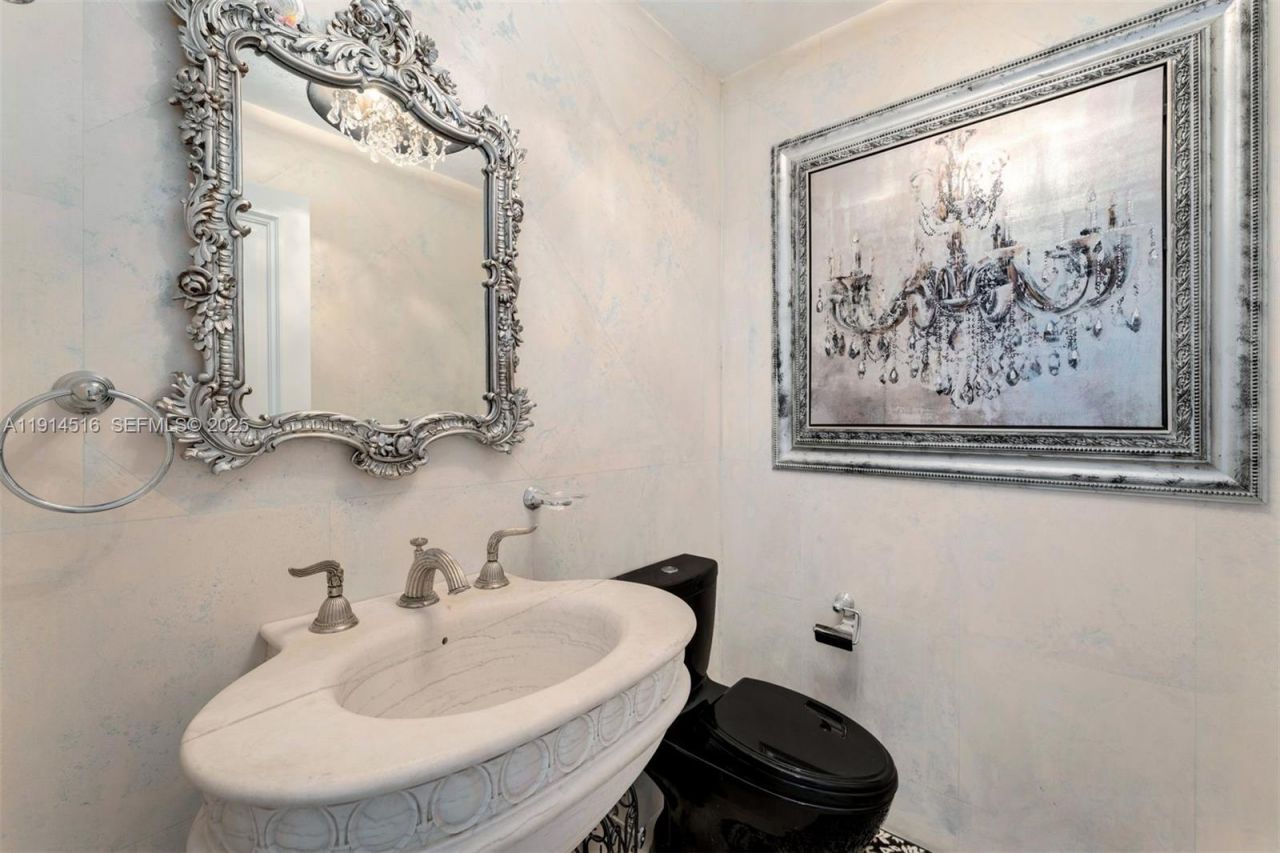 5025 Collins Ave, Unit PH-1, Miami Beach, FL 33140 Photo