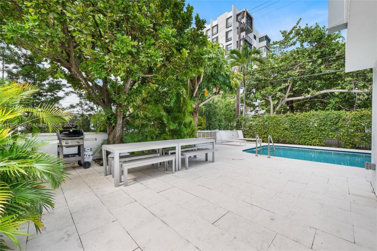 155 Sunrise Dr, Unit 4B, Key Biscayne, FL 33149 Photo