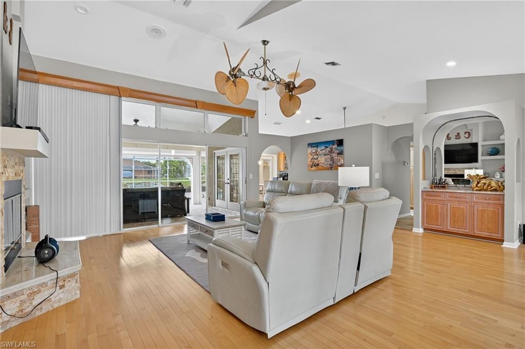 1215 SE 21st St, Cape Coral, FL 33990 Photo