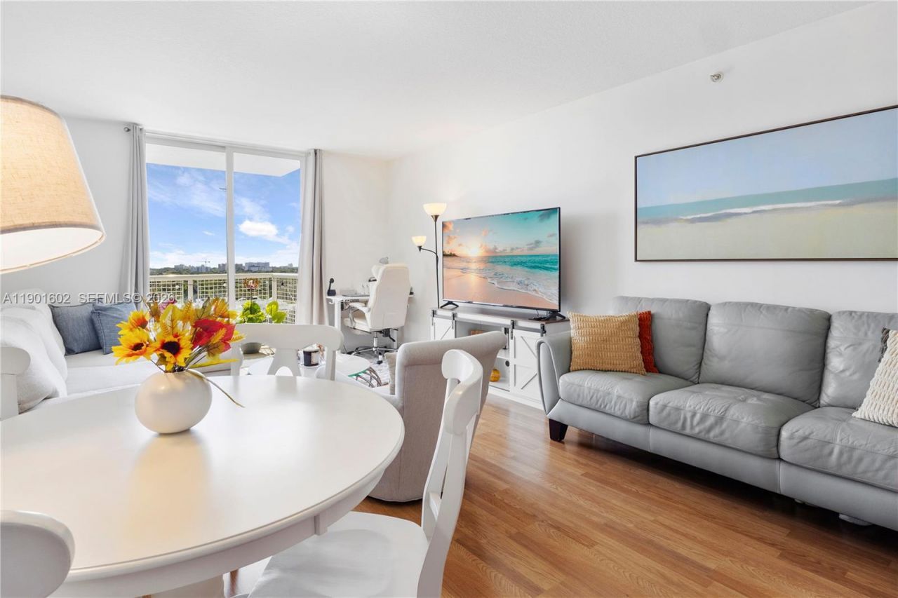 900 SW 8th St, Unit 1009, Miami, FL 33130 Photo