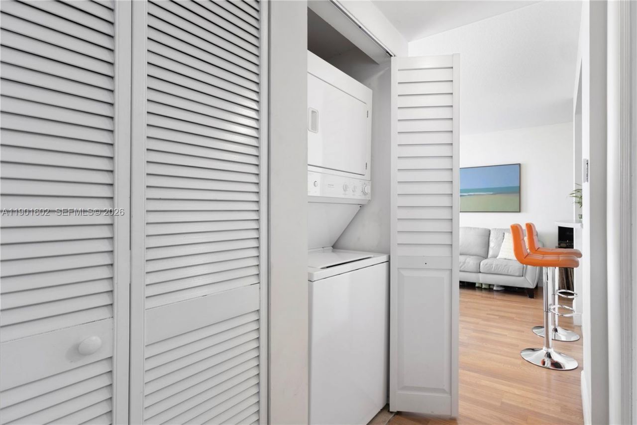 900 SW 8th St, Unit 1009, Miami, FL 33130 Photo