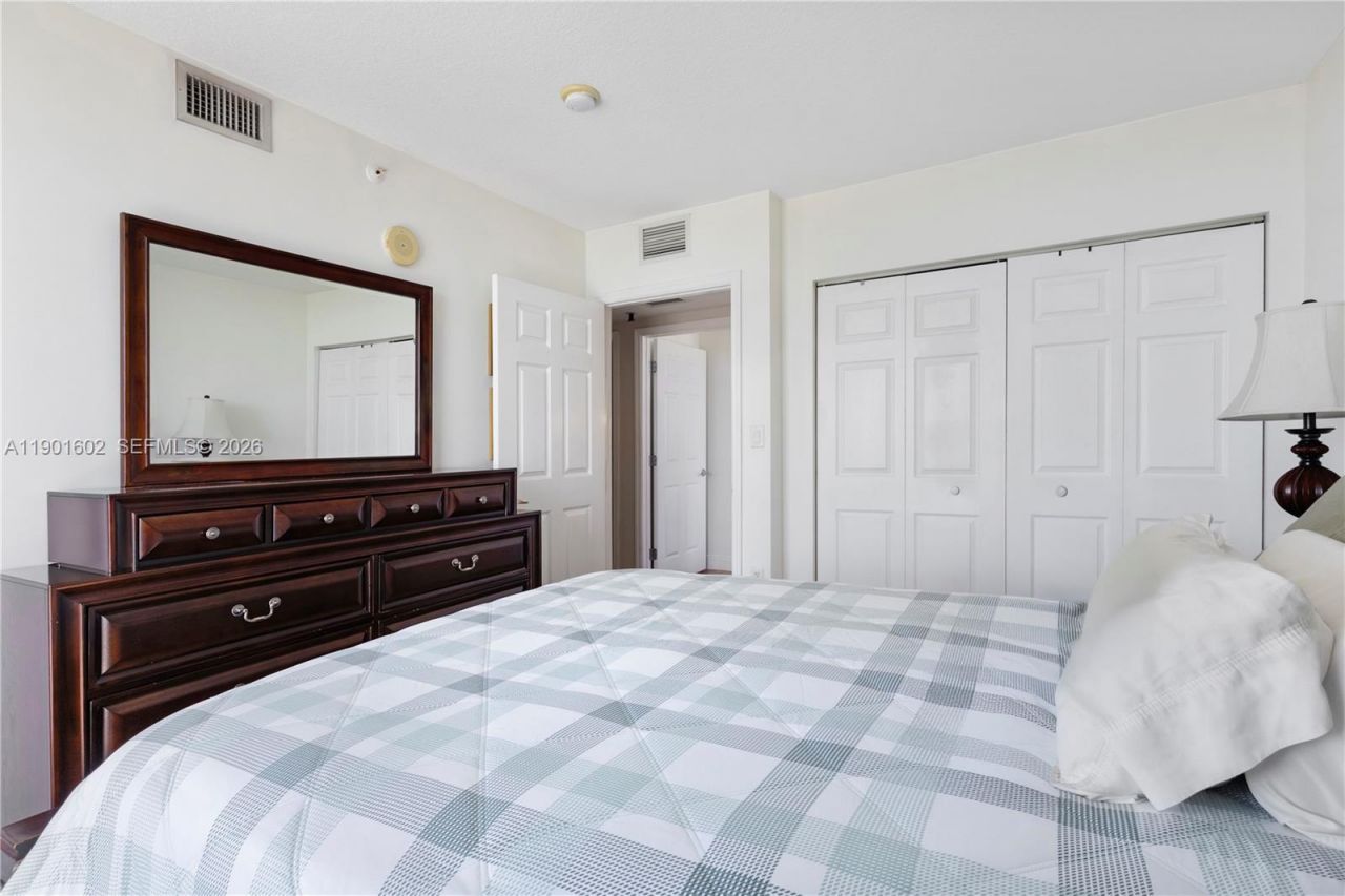 900 SW 8th St, Unit 1009, Miami, FL 33130 Photo