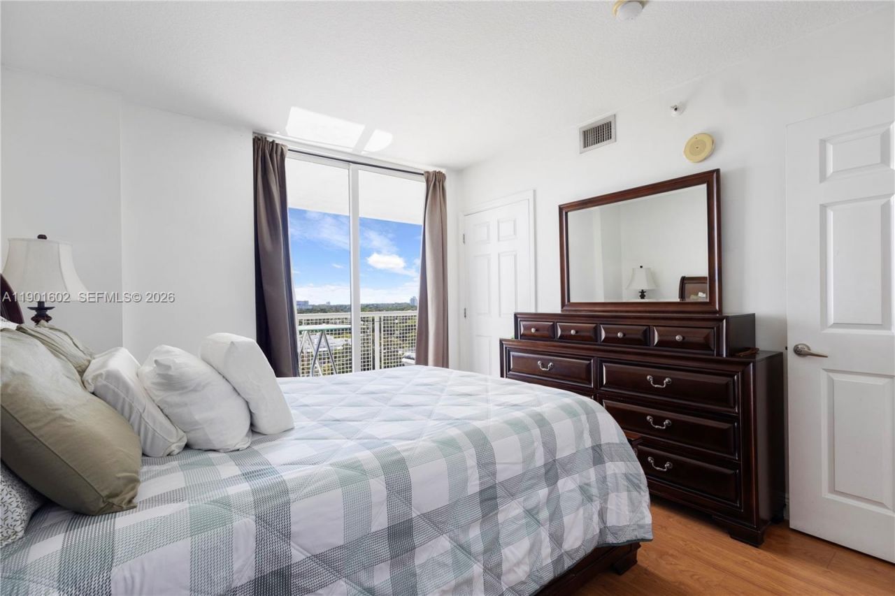 900 SW 8th St, Unit 1009, Miami, FL 33130 Photo