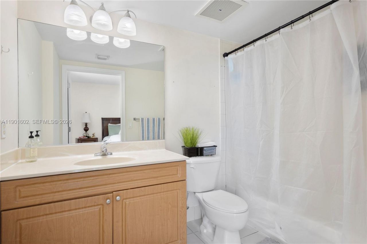 900 SW 8th St, Unit 1009, Miami, FL 33130 Photo