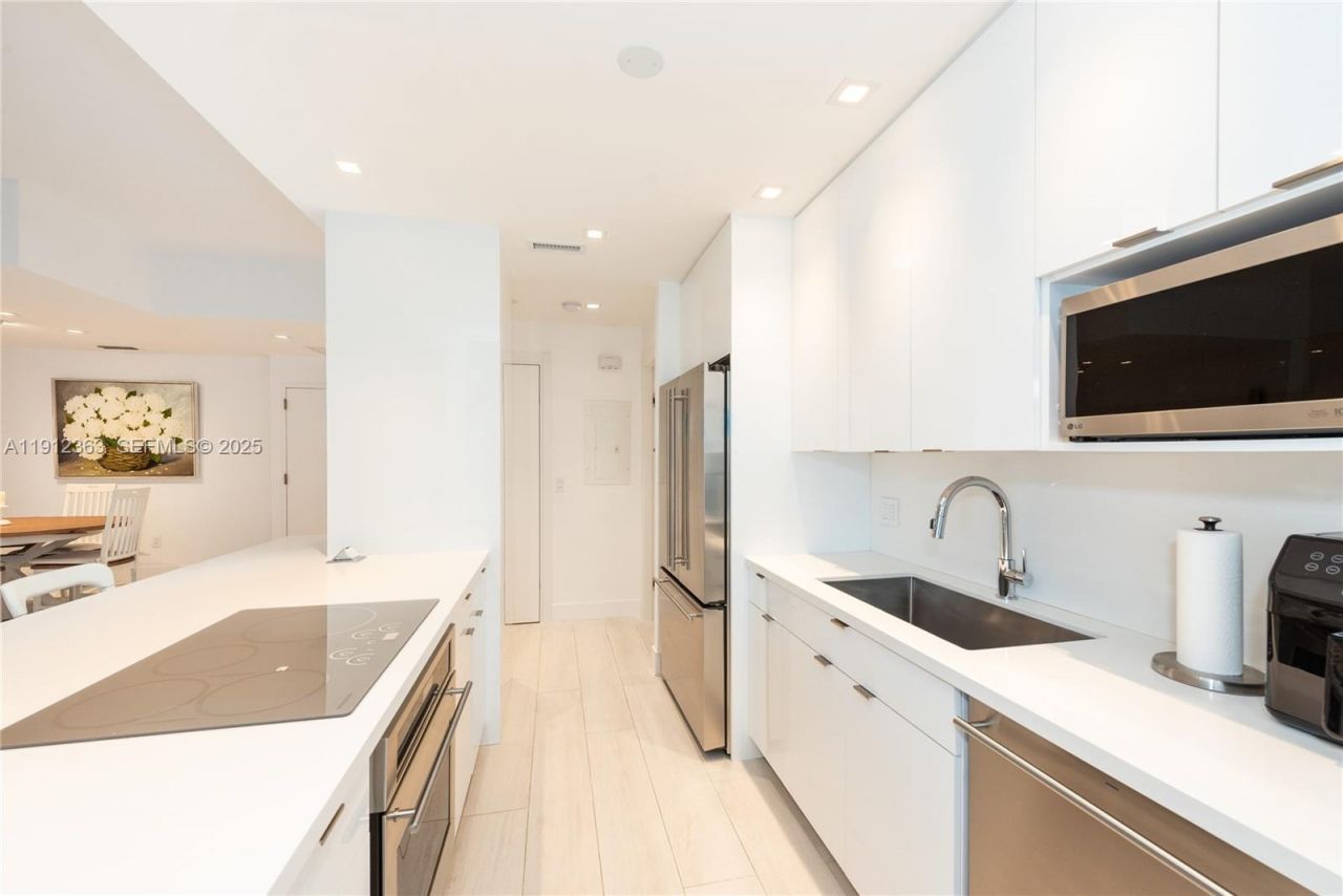 8925 Collins Ave, Unit 11C, Surfside, FL 33154 Photo