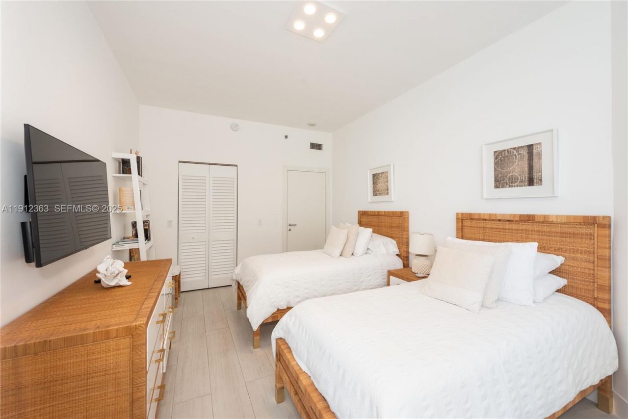 8925 Collins Ave, Unit 11C, Surfside, FL 33154 Photo