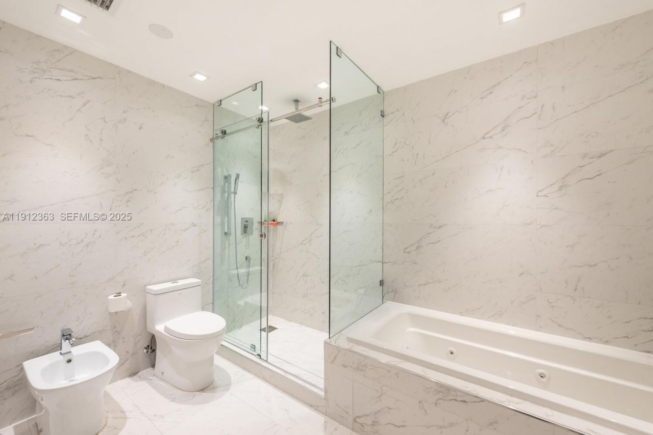 8925 Collins Ave, Unit 11C, Surfside, FL 33154 Photo