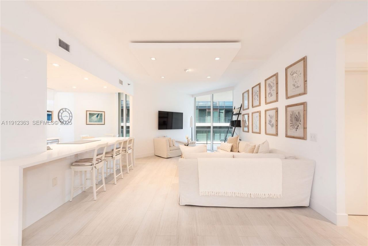 8925 Collins Ave, Unit 11C, Surfside, FL 33154 Photo