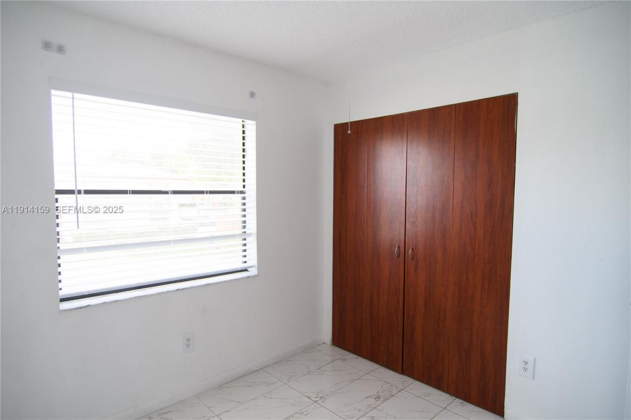 20825 NE 8th Ct, Unit 203-19, Miami, FL 33179 Photo