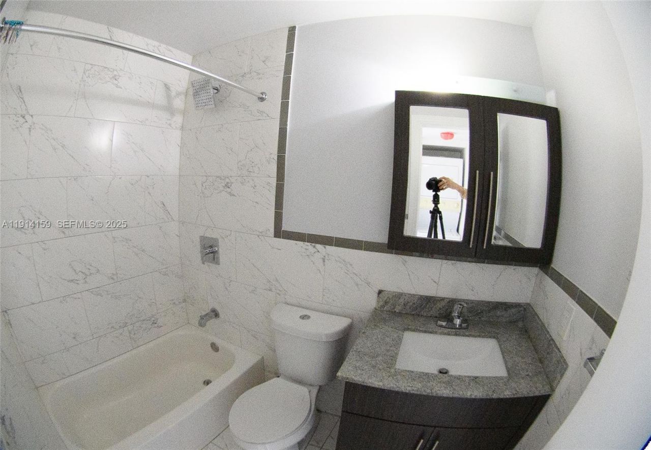 20825 NE 8th Ct, Unit 203-19, Miami, FL 33179 Photo