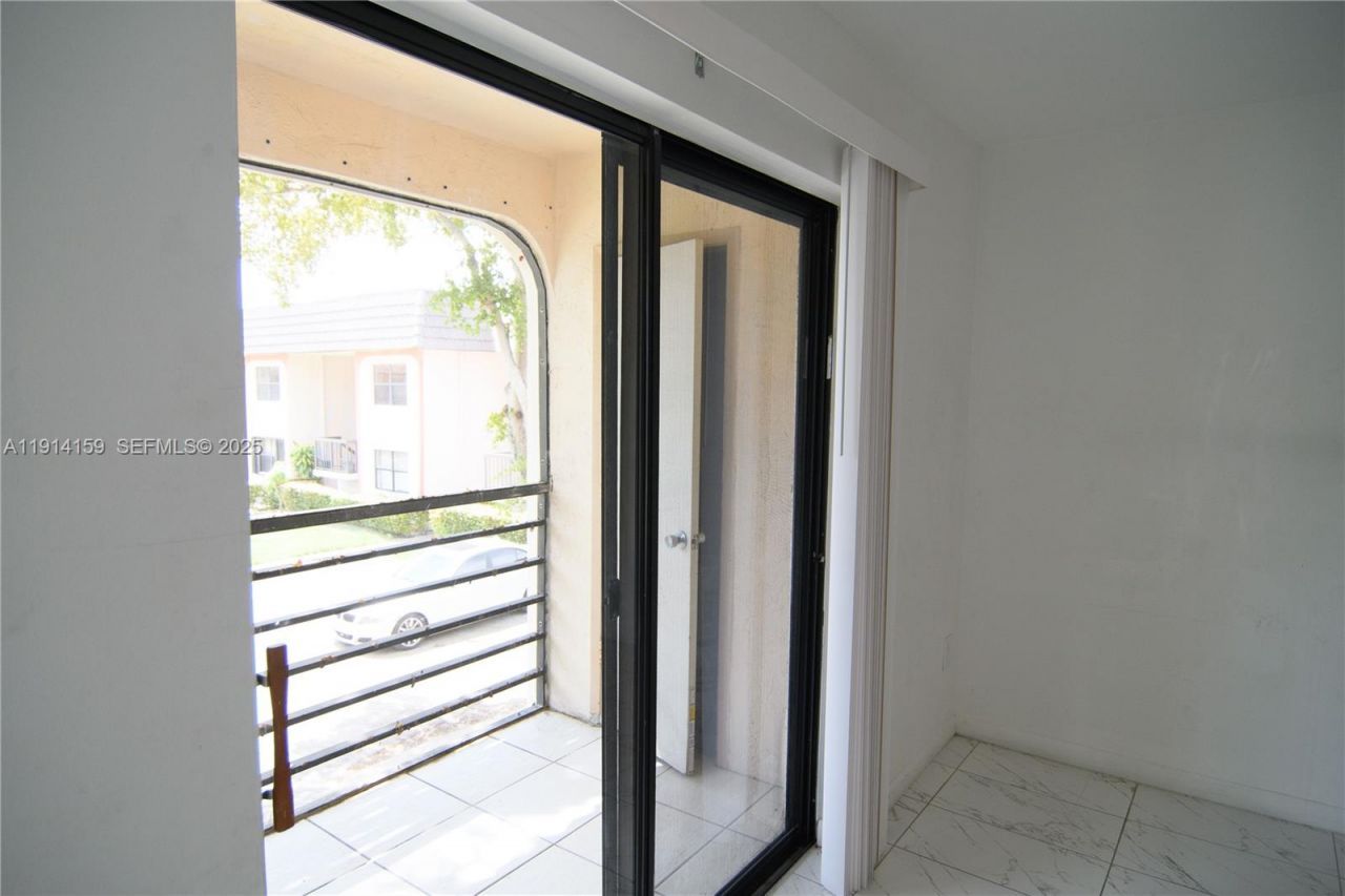 20825 NE 8th Ct, Unit 203-19, Miami, FL 33179 Photo