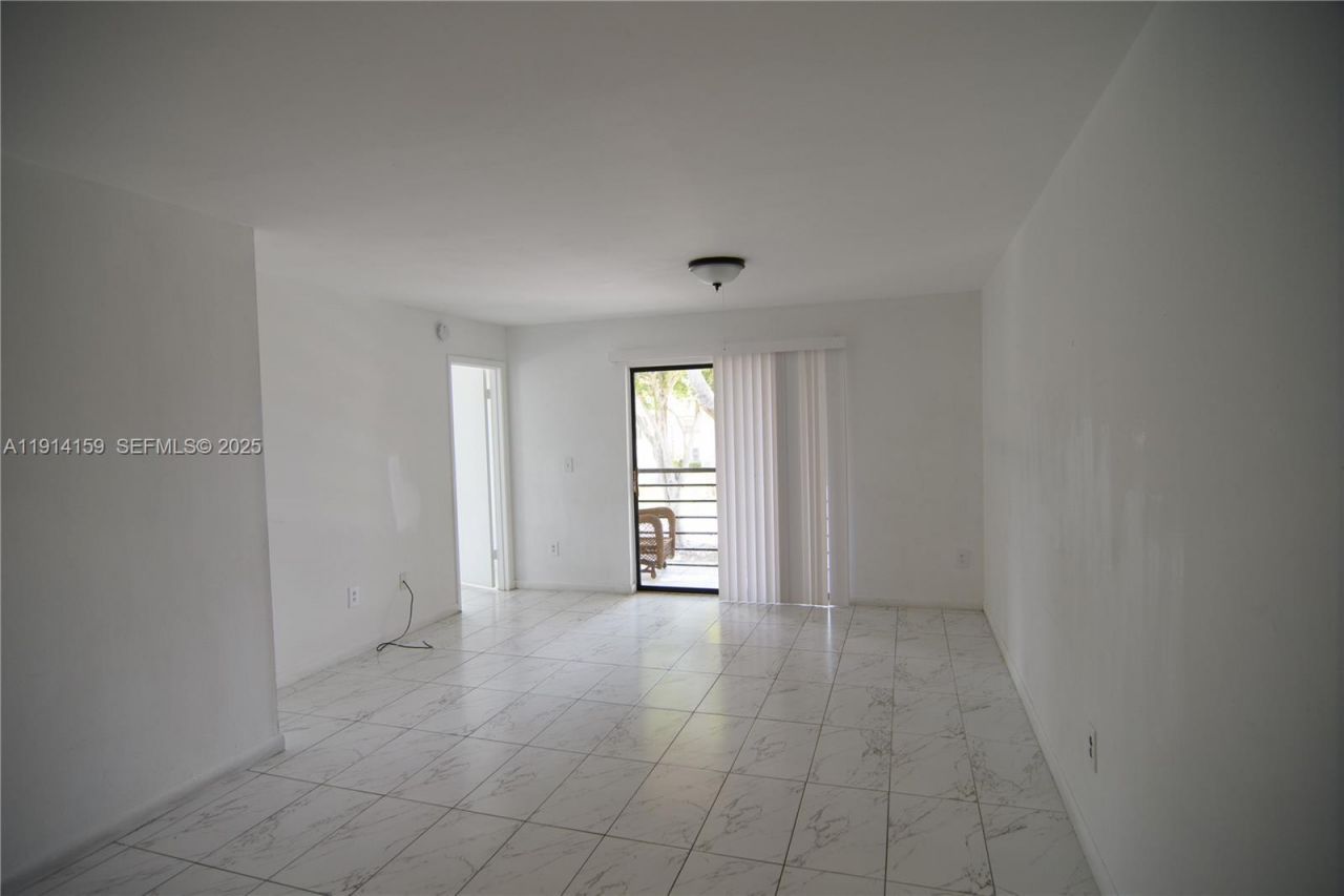 20825 NE 8th Ct, Unit 203-19, Miami, FL 33179 Photo