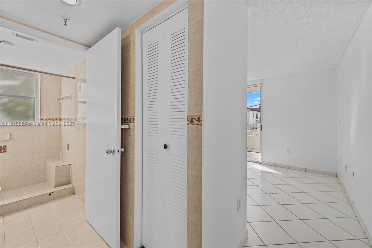 7832 Collins Ave, Unit 207, Miami Beach, FL 33141 Photo