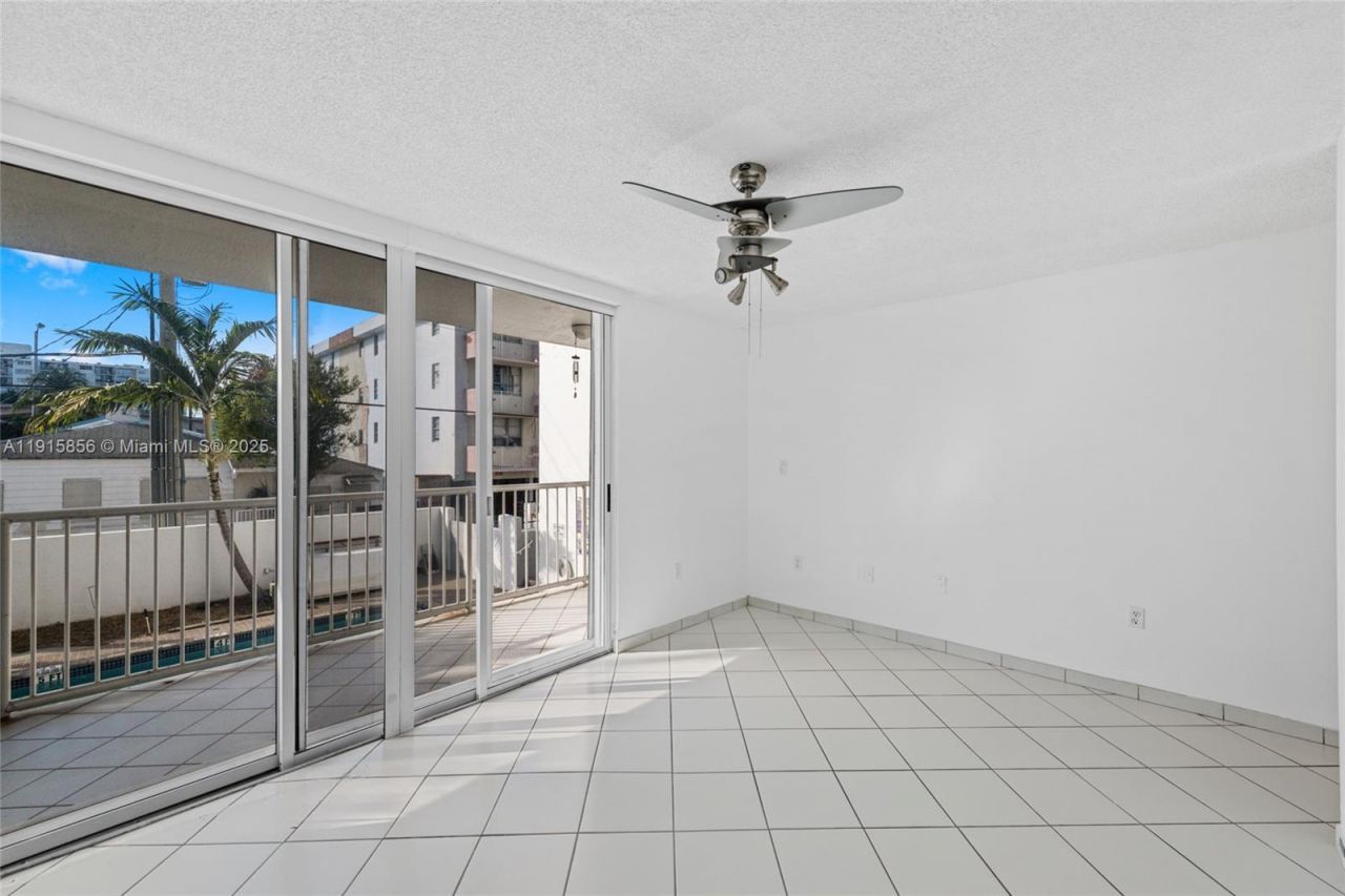 7832 Collins Ave, Unit 207, Miami Beach, FL 33141 Photo