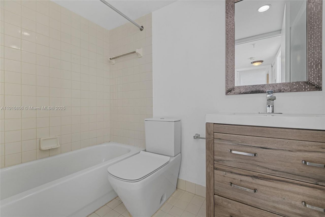 7832 Collins Ave, Unit 207, Miami Beach, FL 33141 Photo