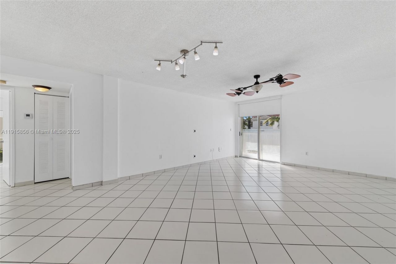 7832 Collins Ave, Unit 207, Miami Beach, FL 33141 Photo