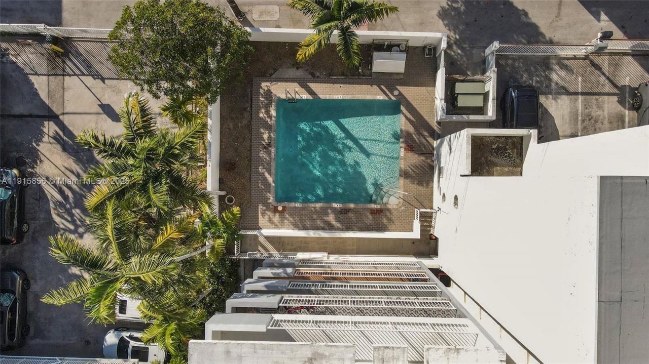 7832 Collins Ave, Unit 207, Miami Beach, FL 33141 Photo