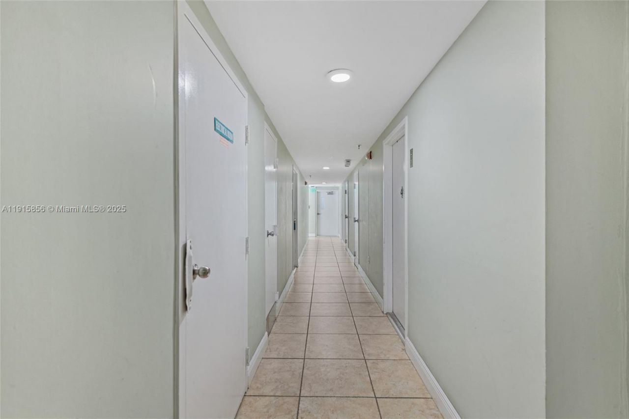 7832 Collins Ave, Unit 207, Miami Beach, FL 33141 Photo