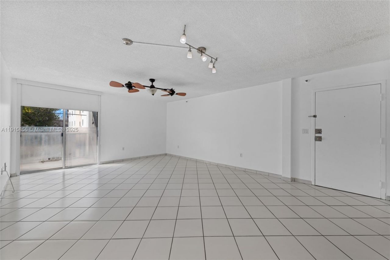 7832 Collins Ave, Unit 207, Miami Beach, FL 33141 Photo