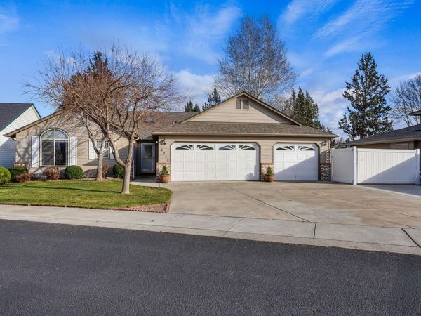 4218 SW Tommy Armour Lane, Redmond, OR 97756