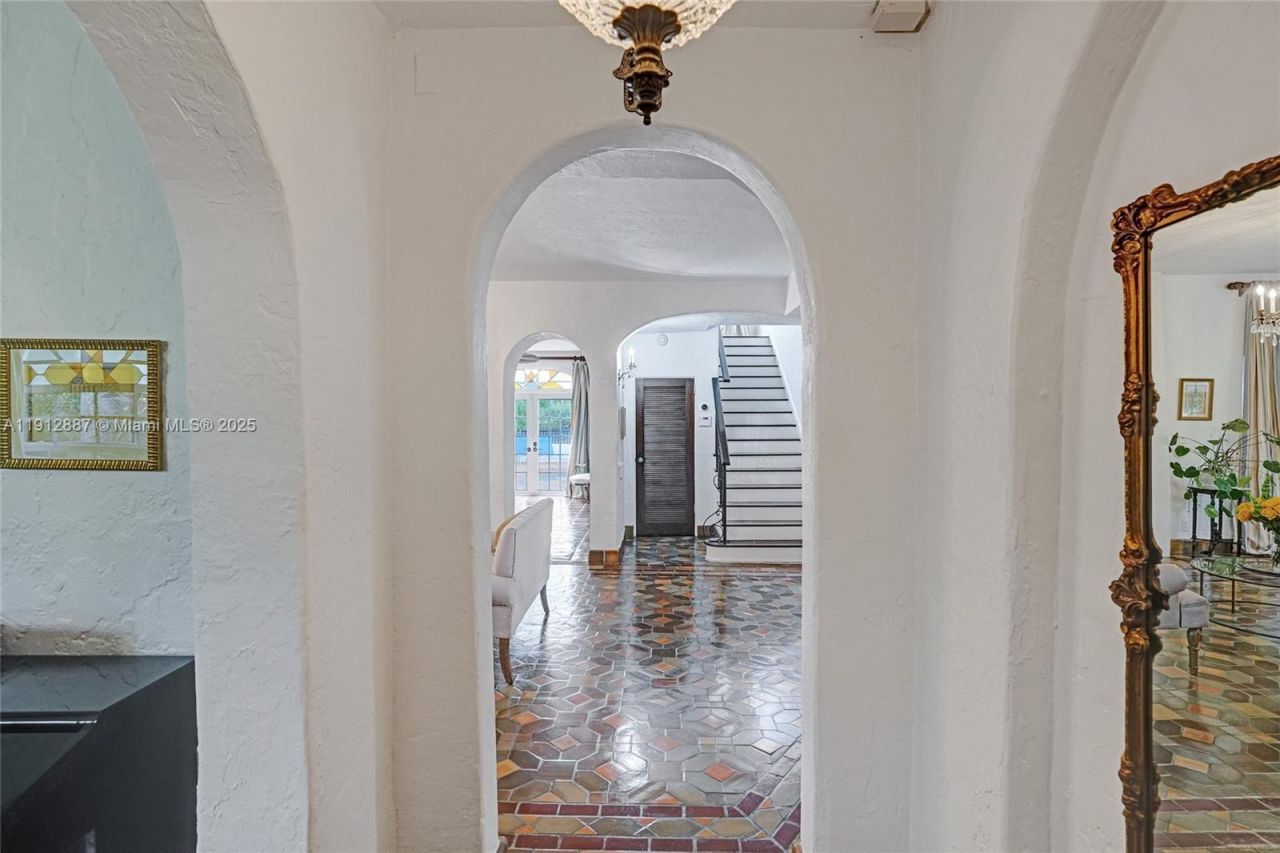 5252 La Gorce Dr, Miami Beach, FL 33140 Photo