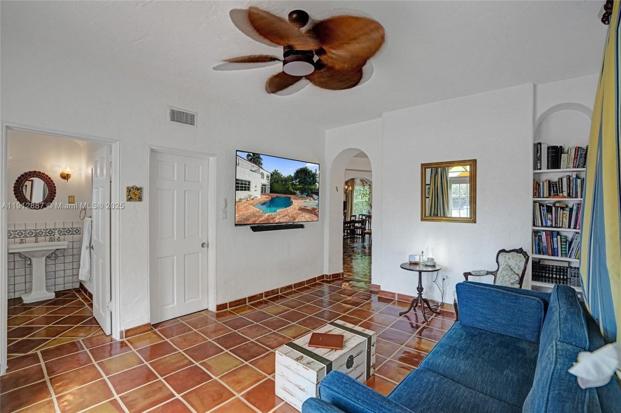 5252 La Gorce Dr, Miami Beach, FL 33140 Photo